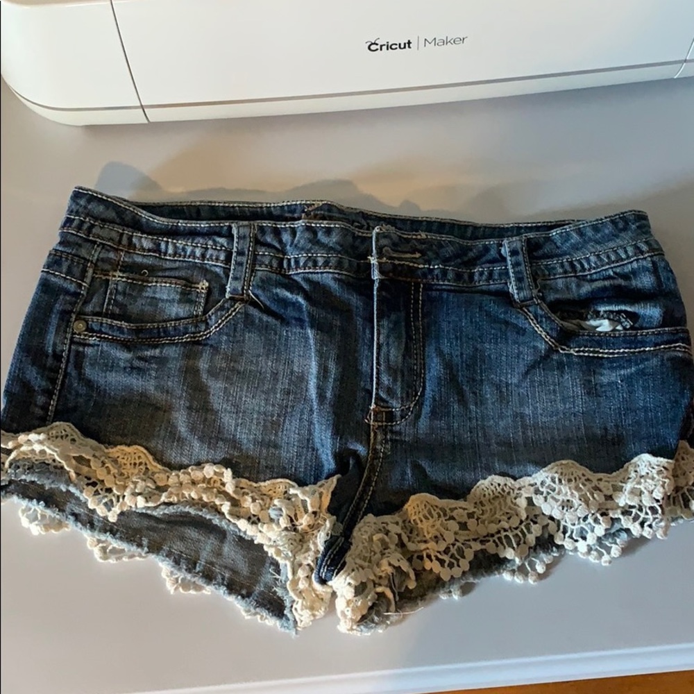 Shorts - Picture 2 of 3